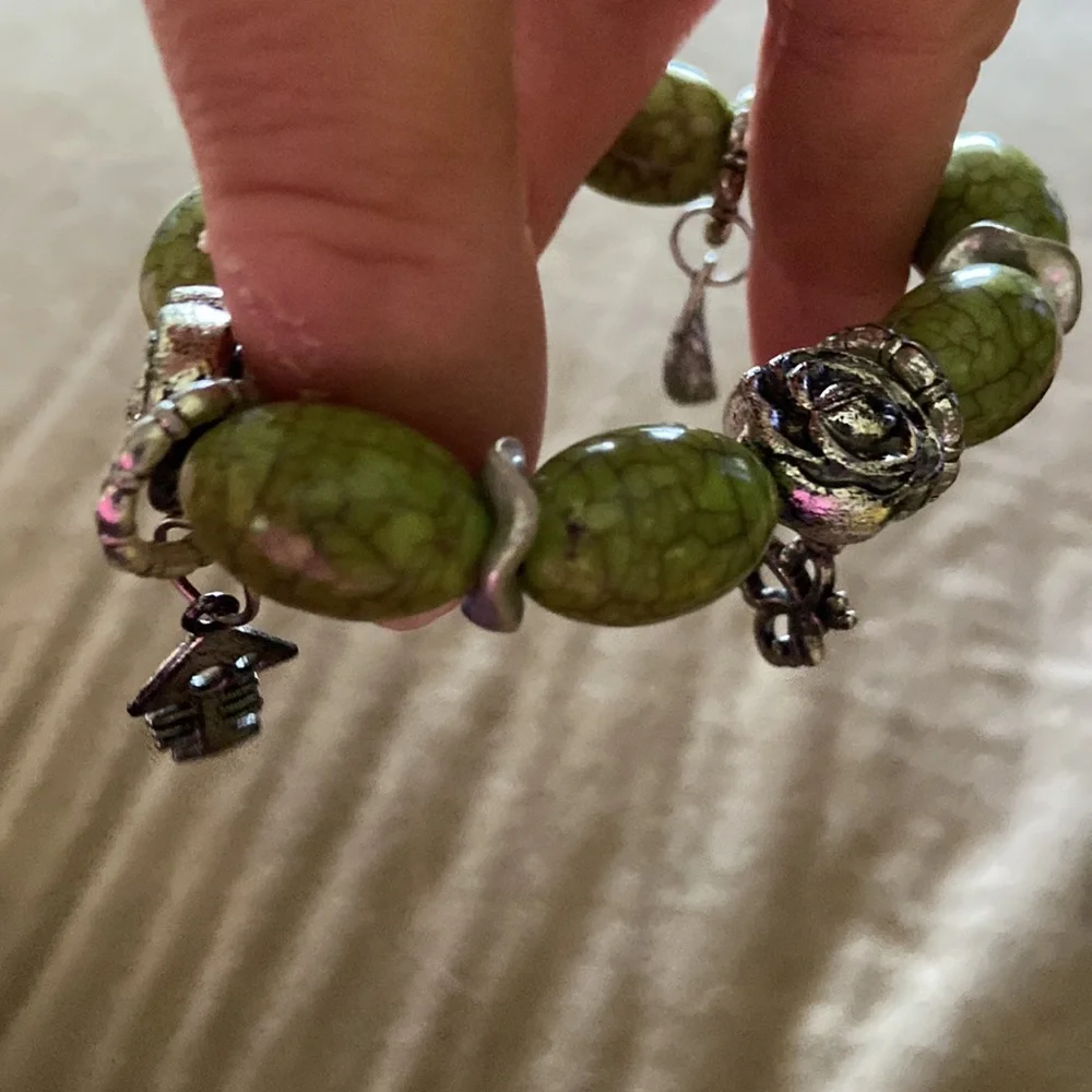 Green Roses,Butterflies,stretchable braclet - Picture 6 of 6